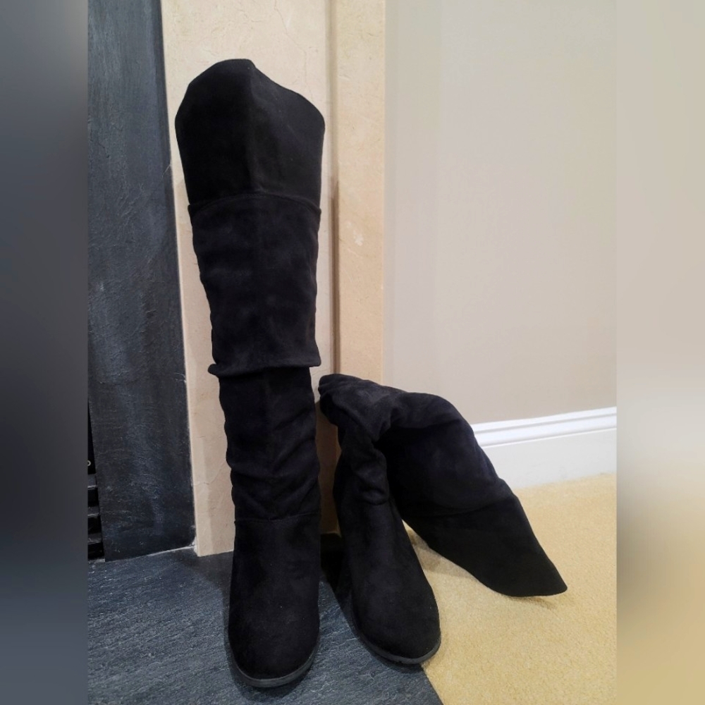 Shoedazzle Donna slouched black suede heeled boots